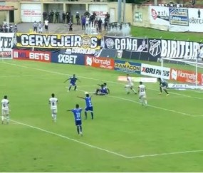 多多28官网-极为罕见甚至前所未有 巴西球员坐地上倒勾破门！